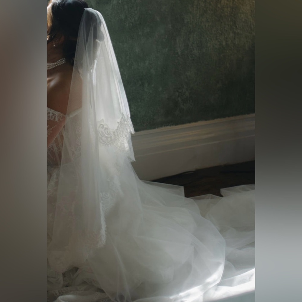 lace wedding veil with blusher
